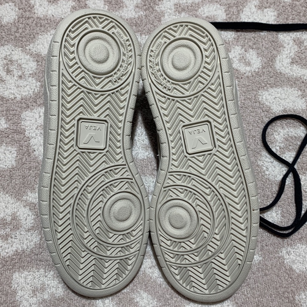 Veja V-10 Mesh Sneaker - Picture 8 of 8